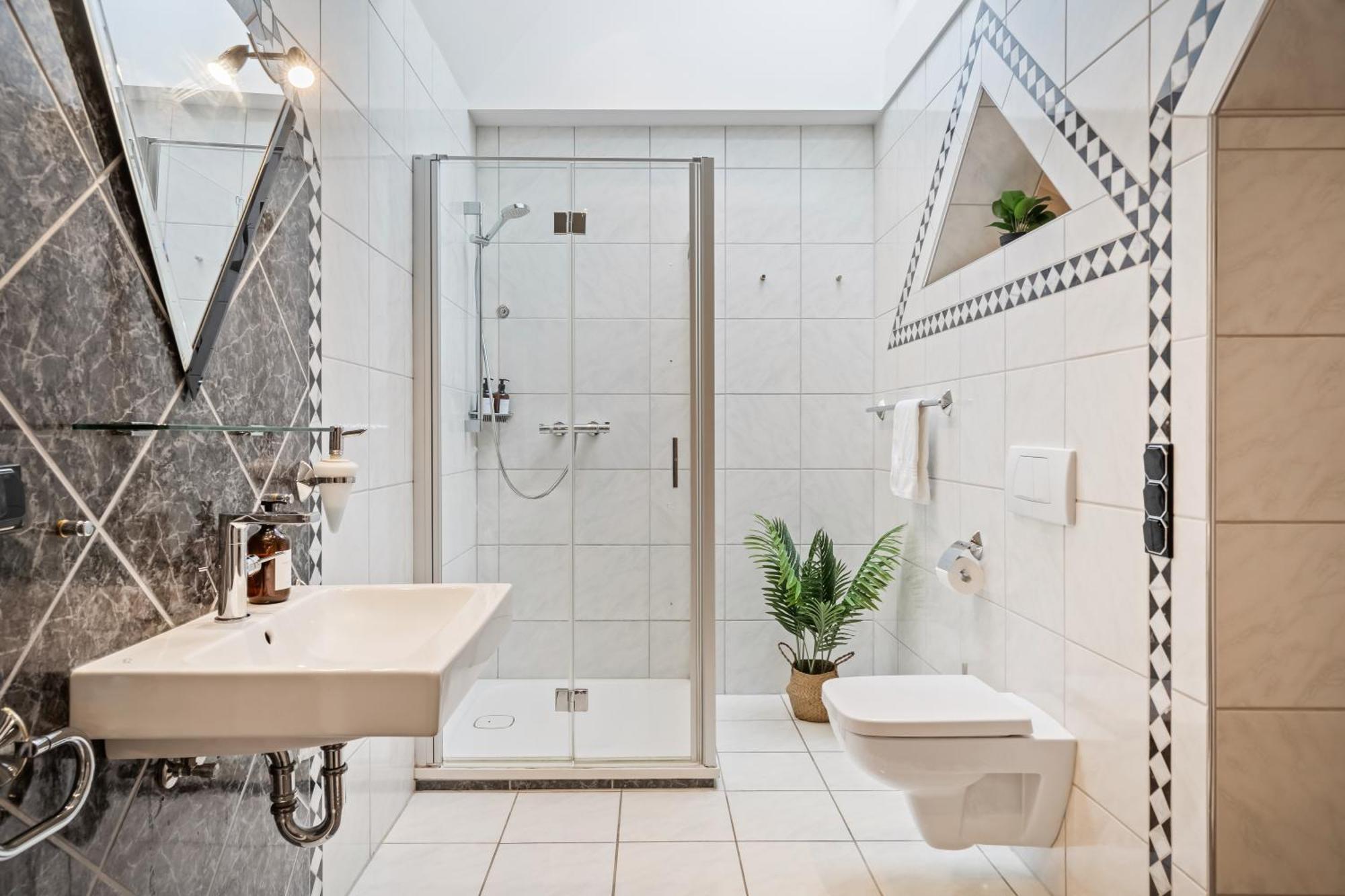 Stadtoase Fulda Mit Flair - Whirlpool, Balkon, 2Xparkplaetze, Highspeed Wlan ภายนอก รูปภาพ