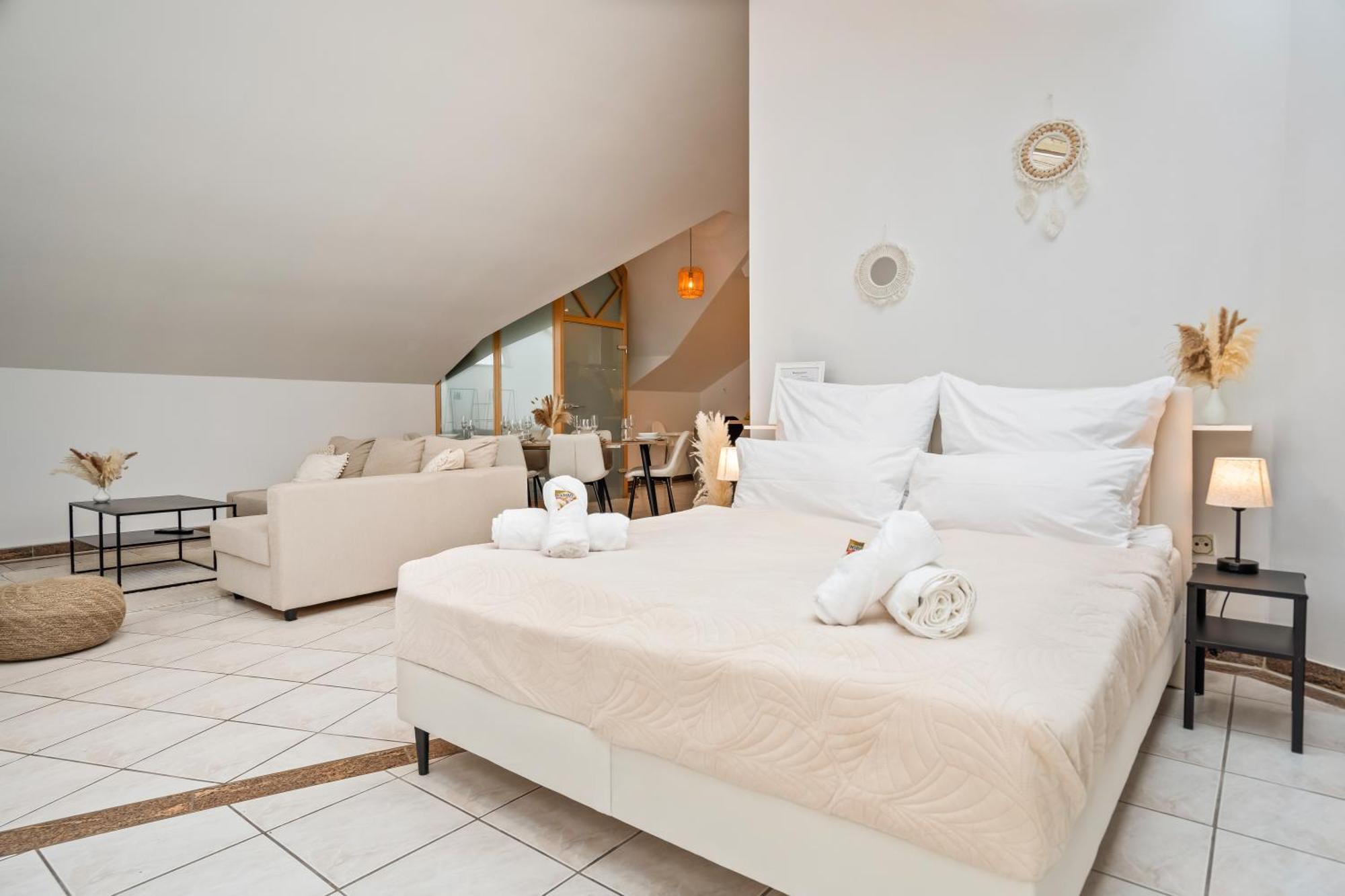 Stadtoase Fulda Mit Flair - Whirlpool, Balkon, 2Xparkplaetze, Highspeed Wlan ภายนอก รูปภาพ